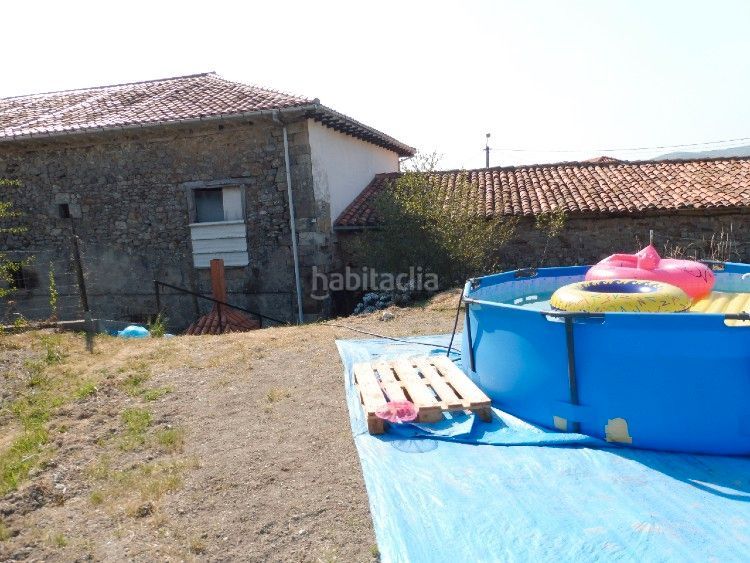 Foto bdbca3fa-0c21-4044-b2fd-f5f22513417b. Masia a barrio Villafufre 5 a Villafufre