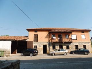 Casale  Barrio villafufre 5. Venta de casa de piedra con parcela