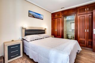 Piso en Calle canónigo torres 16. ¡oportunidad única en torrevieja! piso amplio en el corazón del
