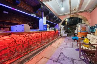 Local Comercial en Calle ramn y cajal 13. Oportunidad de inversin: local comercial con vivienda y licenci