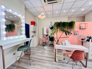 Traspàs Local Comercial a Centro - Muelle Pesquero. Negocio de peluquería y estética en traspaso – centro de torrevi
