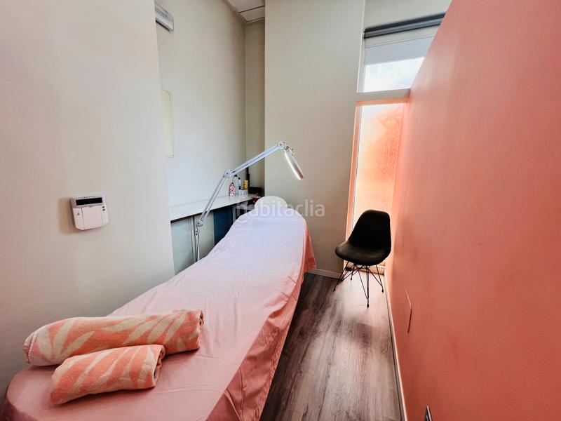 Foto 12cbc4c2-da53-4c4b-8a19-167a00e9ca15. Traspaso local comercial negocio de peluquería y estética en traspaso – centro en Torrevieja