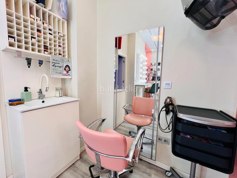 Foto 924dacd2-fc16-4796-8f5c-b0e880f3d4a9. Traspaso local comercial negocio de peluquería y estética en traspaso – centro en Torrevieja