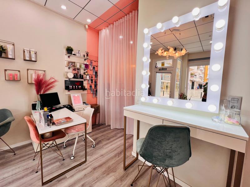 Foto c0f7706c-bec8-4d94-bacd-0bfeb5e1dca1. Traspaso local comercial negocio de peluquería y estética en traspaso – centro en Torrevieja