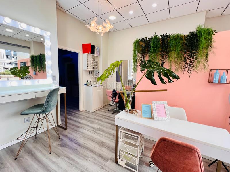 Foto c25d7695-8162-4ed6-b227-f3ec94bb61a1. Traspaso local comercial negocio de peluquería y estética en traspaso – centro en Torrevieja