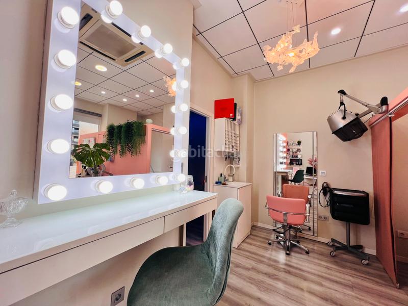 Foto d4e94e7f-5297-4a36-b7a5-7860a874c49d. Traspaso local comercial negocio de peluquería y estética en traspaso – centro en Torrevieja