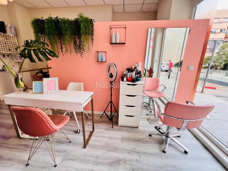 Foto dcbe91d3-7a37-42a1-8933-4c89dc37b185. Traspaso local comercial negocio de peluquería y estética en traspaso – centro en Torrevieja