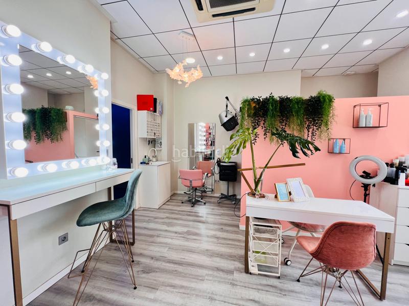 Foto f1fc9a33-e589-43c0-bafe-7d7d0a073b1d. Traspaso local comercial negocio de peluquería y estética en traspaso – centro en Torrevieja