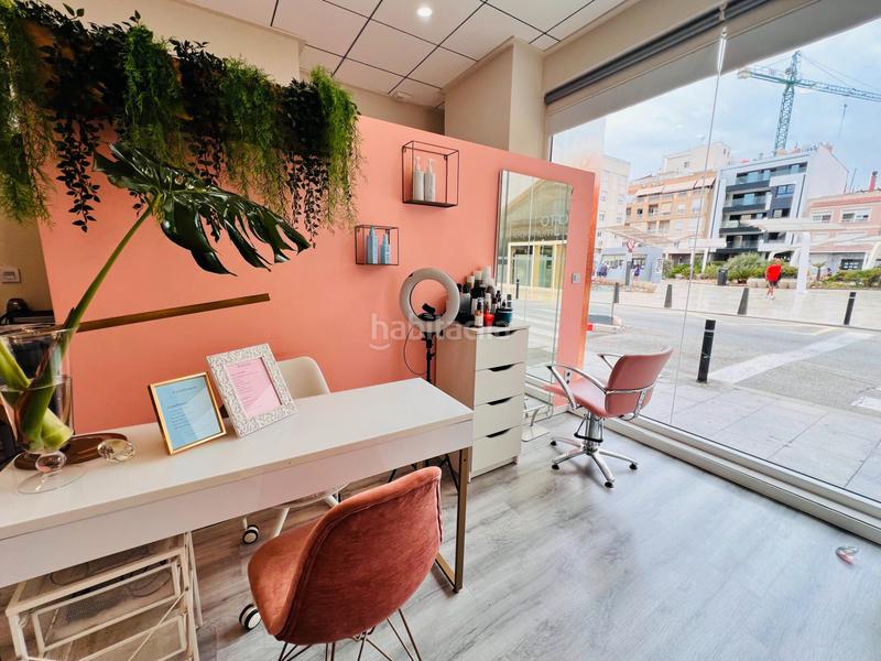 Foto ff67a83f-0793-4e72-9acb-be40dea553df. Traspaso local comercial negocio de peluquería y estética en traspaso – centro en Torrevieja