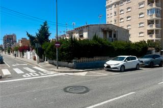 Chalet à Calle marcelina 177. ¡gran oportunidad en una ubicación privilegiada!