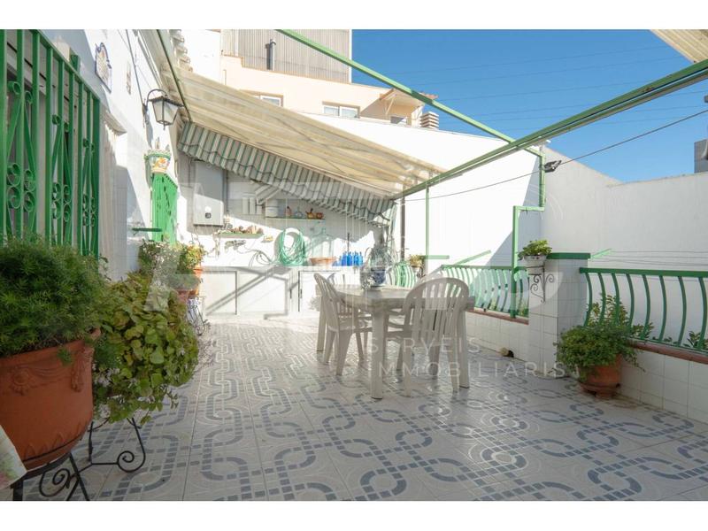 Foto 4f150f97-a7a2-4836-8c13-38c20336167d. Casa  220m , 3 habitaciones, local comercial de 98m, terraza de 30m y patio de 40m prec en Sant Quirze del Vallès