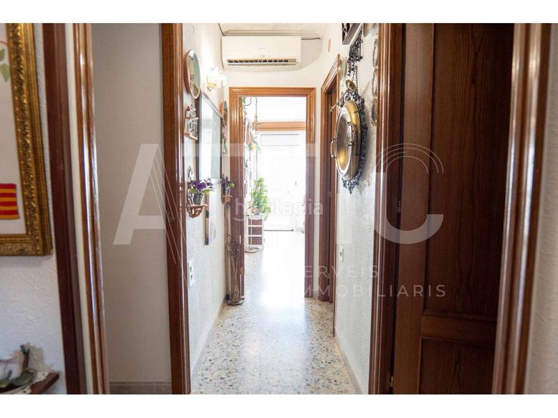 Foto 5582c536-55a4-483c-a59e-225e50afdd8c. Casa  220m , 3 habitaciones, local comercial de 98m, terraza de 30m y patio de 40m prec en Sant Quirze del Vallès