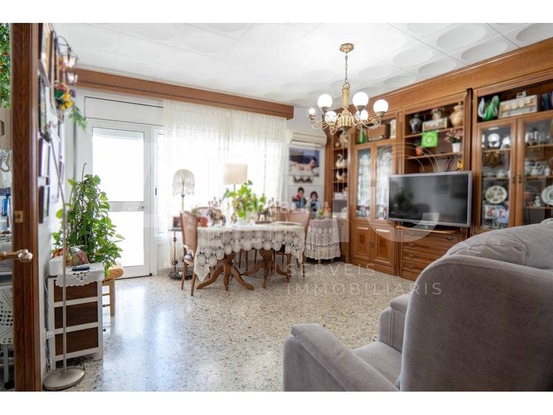 Foto a423528f-bfb6-4d30-b03d-41244a4ecbd0. Casa  220m , 3 habitaciones, local comercial de 98m, terraza de 30m y patio de 40m prec en Sant Quirze del Vallès
