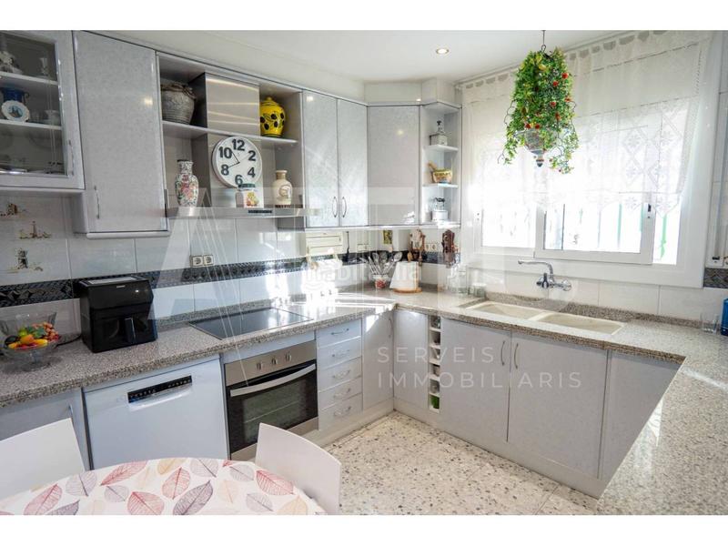 Foto d745eced-38d3-4e54-b5d7-2e529e88adb4. Casa  220m , 3 habitaciones, local comercial de 98m, terraza de 30m y patio de 40m prec en Sant Quirze del Vallès