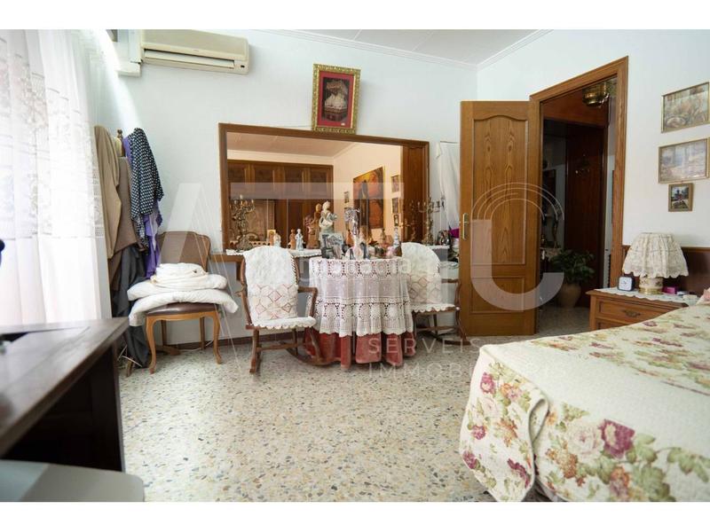 Foto d9b28f46-c21b-4b81-8a25-4c2b898cd8bd. Casa  220m , 3 habitaciones, local comercial de 98m, terraza de 30m y patio de 40m prec en Sant Quirze del Vallès