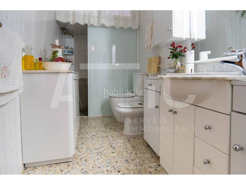 Foto f00b3f7c-b250-479d-9f9d-4d489452ade2. Casa  220m , 3 habitaciones, local comercial de 98m, terraza de 30m y patio de 40m prec en Sant Quirze del Vallès