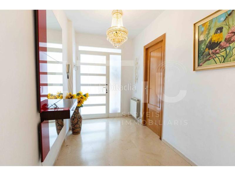 Foto 0f464058-0c5c-47bb-a947-989551569844. Casa adosada , 4 habitaciones, buardilla, garaje para 2 cohes, patio de 40m y terraza junto plaza españa en Sabadell