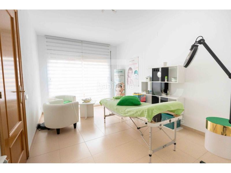 Foto 14821ac5-125e-4793-88b1-082f4b2be3bd. Casa adosada , 4 habitaciones, buardilla, garaje para 2 cohes, patio de 40m y terraza junto plaza españa en Sabadell