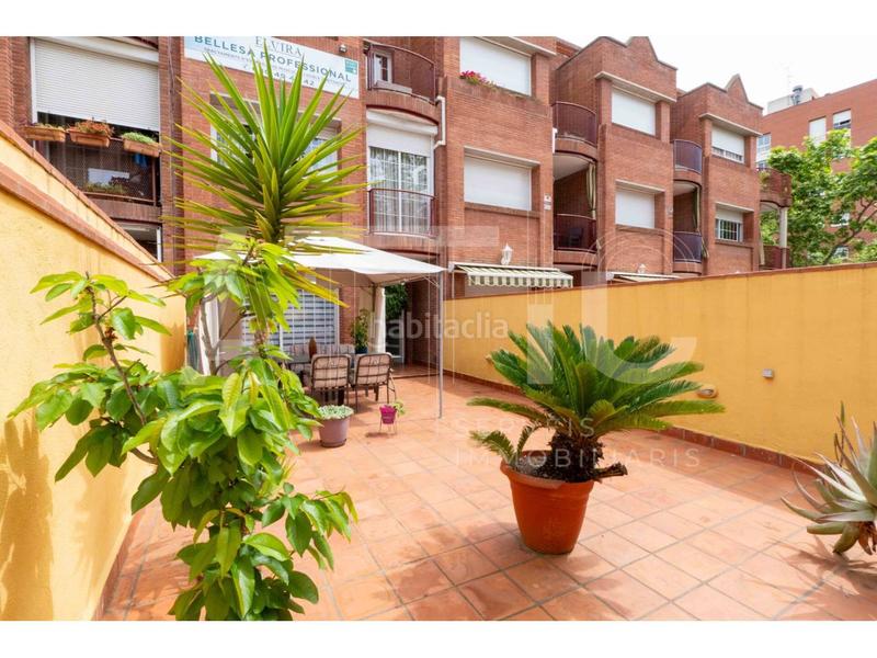 Foto 1e2dc032-1245-4a37-9eab-b6447c402901. Casa adosada , 4 habitaciones, buardilla, garaje para 2 cohes, patio de 40m y terraza junto plaza españa en Sabadell