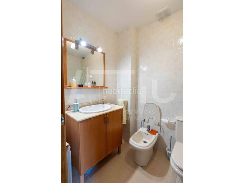 Foto 23f47279-3891-470f-ba85-b93ddc557b6c. Casa adosada , 4 habitaciones, buardilla, garaje para 2 cohes, patio de 40m y terraza junto plaza españa en Sabadell