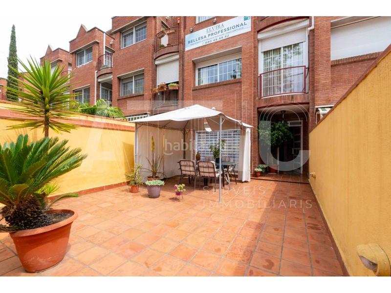 Foto 5f2331ee-fae4-41f0-a9cf-adaa056d5789. Casa adosada , 4 habitaciones, buardilla, garaje para 2 cohes, patio de 40m y terraza junto plaza españa en Sabadell