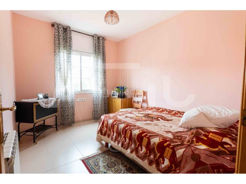 Foto 643fdd39-f7d0-4319-b953-6dcb1dc30346. Casa adosada , 4 habitaciones, buardilla, garaje para 2 cohes, patio de 40m y terraza junto plaza españa en Sabadell