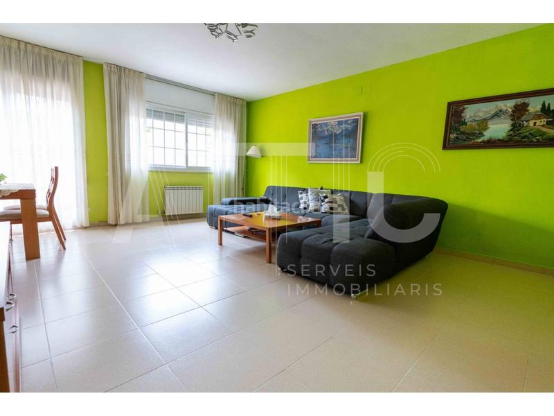 Foto cedf06ba-0683-437f-88d2-91027bbe6d30. Casa adosada , 4 habitaciones, buardilla, garaje para 2 cohes, patio de 40m y terraza junto plaza españa en Sabadell