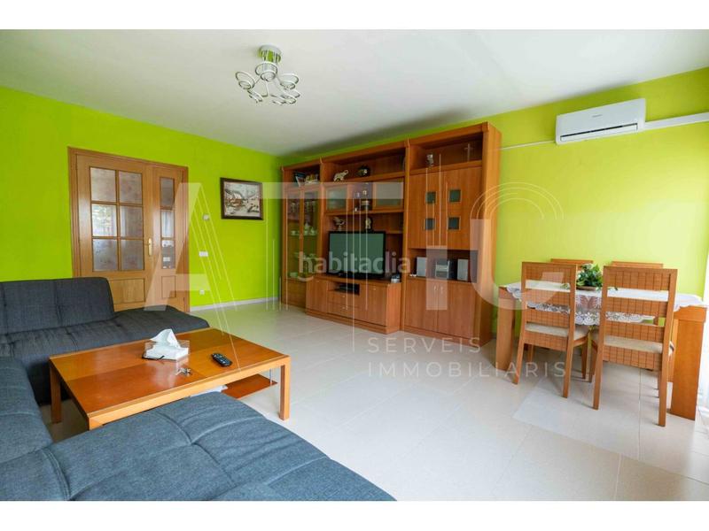 Foto db86fe87-15dd-4f17-93f7-c1cc2f920367. Casa adosada , 4 habitaciones, buardilla, garaje para 2 cohes, patio de 40m y terraza junto plaza españa en Sabadell