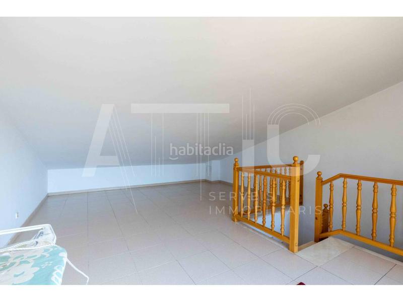 Foto ea5e4ed2-bc86-4e10-9a41-6bc2f2e467da. Casa adosada , 4 habitaciones, buardilla, garaje para 2 cohes, patio de 40m y terraza junto plaza españa en Sabadell