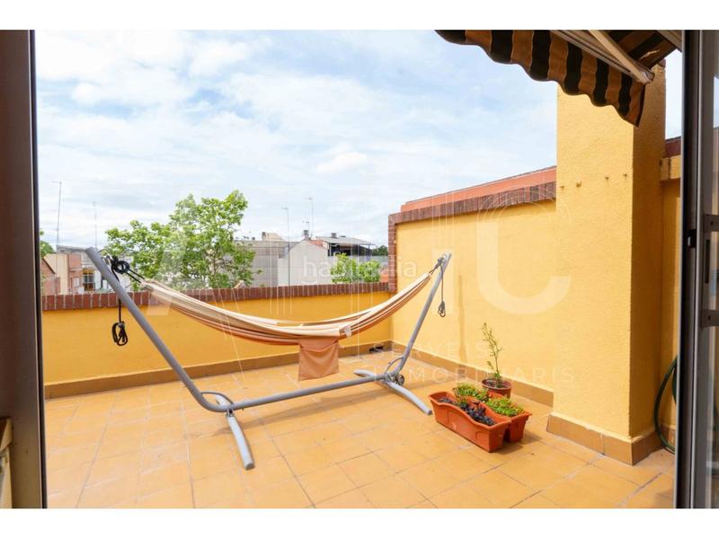 Foto f14aa658-d233-4466-9311-f1aa0b849c19. Casa adosada , 4 habitaciones, buardilla, garaje para 2 cohes, patio de 40m y terraza junto plaza españa en Sabadell