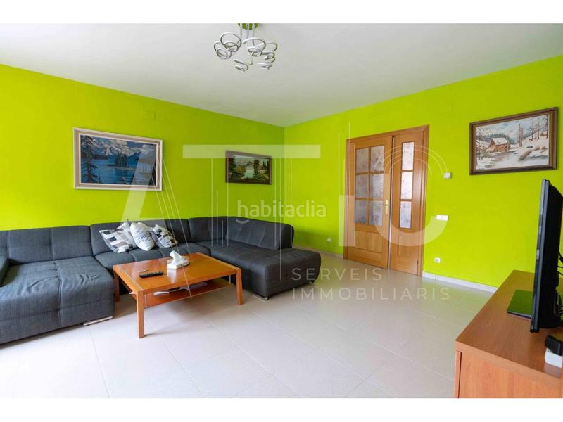 Foto f5f3f680-d18b-4328-bd8b-175df0f712a3. Casa adosada , 4 habitaciones, buardilla, garaje para 2 cohes, patio de 40m y terraza junto plaza españa en Sabadell