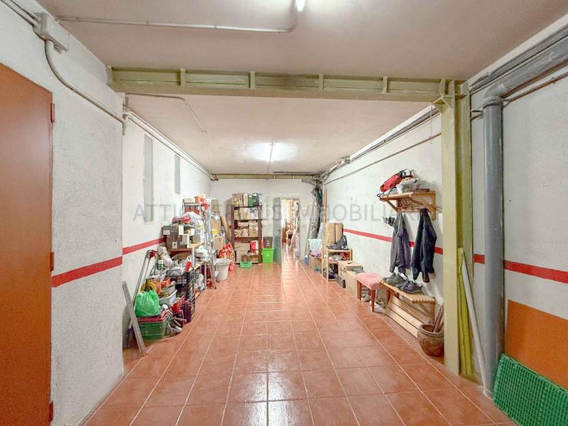Foto 7b42f392-a54c-4c32-8bb1-f40ba258d976. Casa preciosa casa en venta en el centro , 3 habitaciones, sala polivalente de 38m, patio de 45m, terraza y gar en Sentmenat