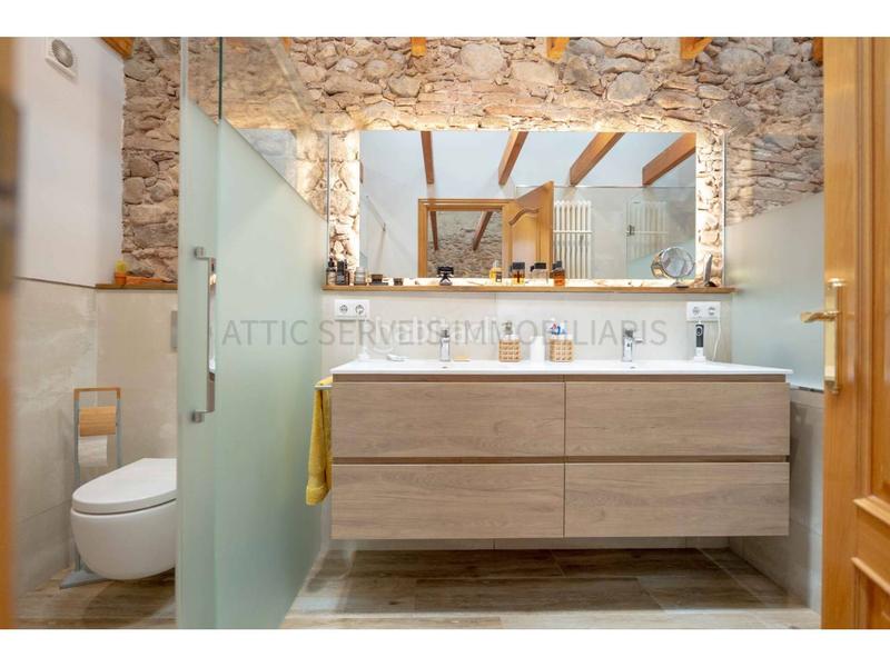 Foto 8ec90af9-fa2e-4daf-98ae-3162556ecac1. Casa preciosa casa en venta en el centro , 3 habitaciones, sala polivalente de 38m, patio de 45m, terraza y gar en Sentmenat
