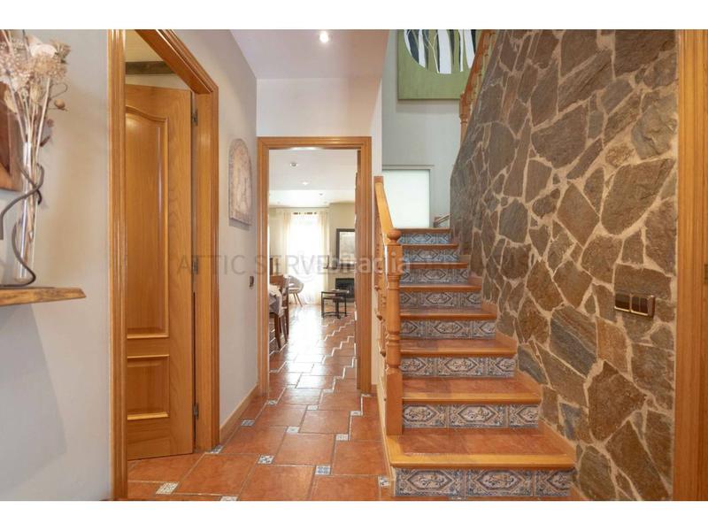 Foto 974531a4-036a-4a2b-be31-d8b0a36a5ba2. Casa preciosa casa en venta en el centro , 3 habitaciones, sala polivalente de 38m, patio de 45m, terraza y gar en Sentmenat
