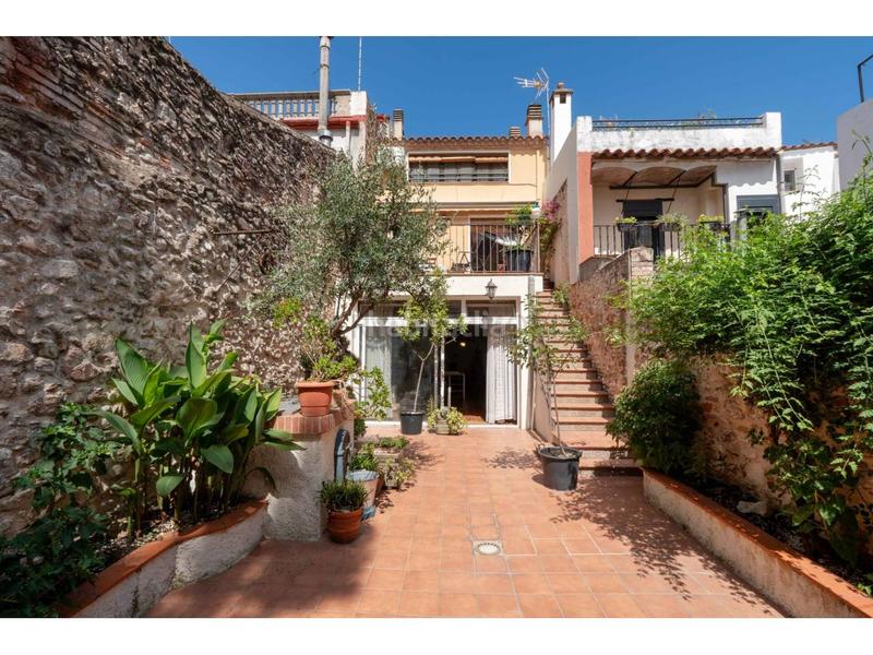 Foto a45f628a-12e6-4f9a-a103-42426a4de80e. Casa preciosa casa en venta en el centro , 3 habitaciones, sala polivalente de 38m, patio de 45m, terraza y gar en Sentmenat
