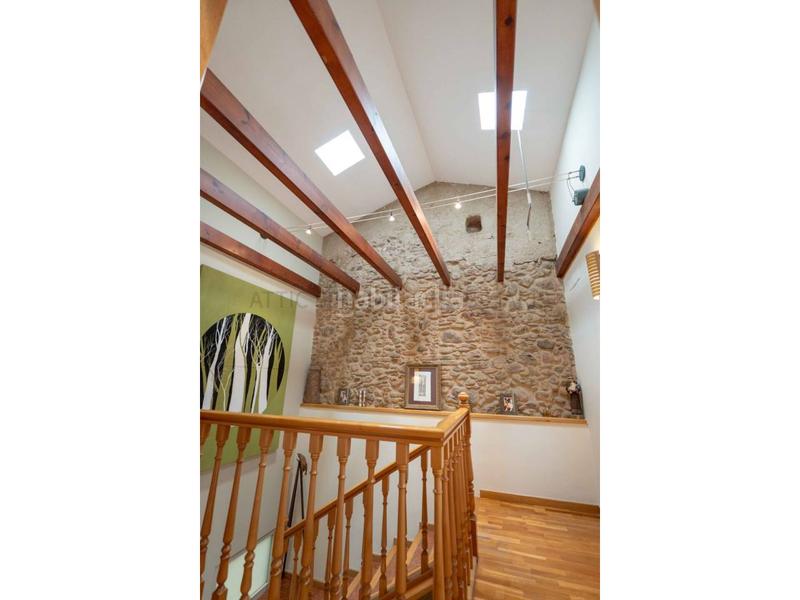 Foto ab25e8fe-5f2f-47e4-bba5-64ba96a8b09c. Casa preciosa casa en venta en el centro , 3 habitaciones, sala polivalente de 38m, patio de 45m, terraza y gar en Sentmenat