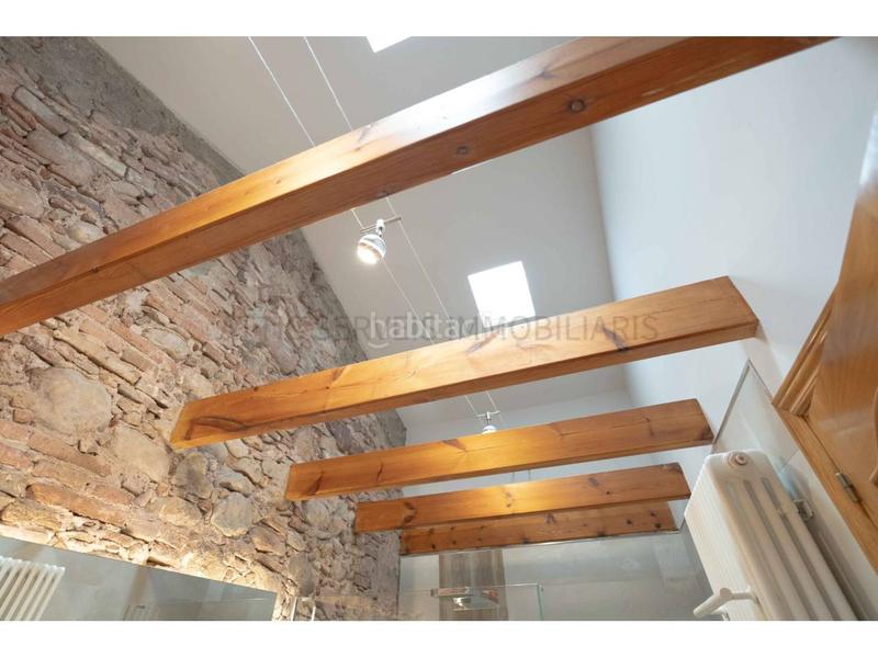 Foto f9afb5c5-9e20-4b4e-9a54-b9b44cb61d15. Casa preciosa casa en venta en el centro , 3 habitaciones, sala polivalente de 38m, patio de 45m, terraza y gar en Sentmenat