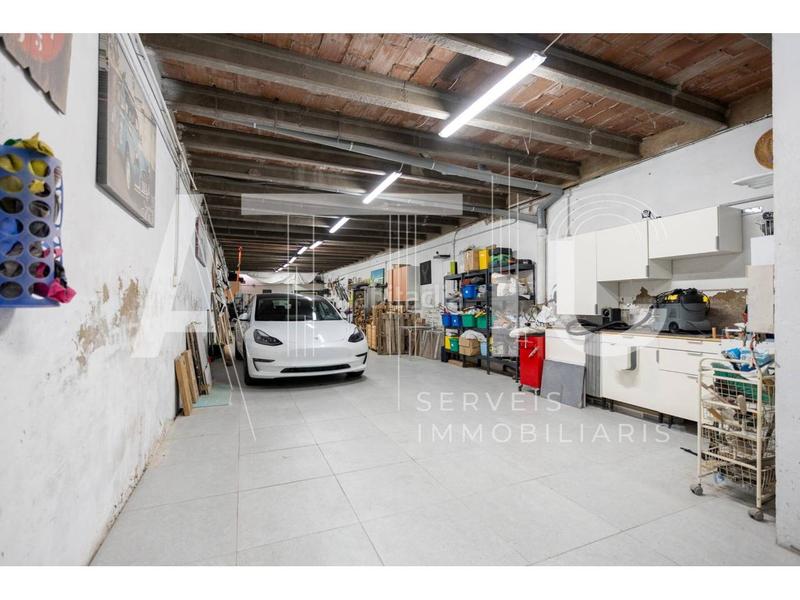 Foto 437970fd-02e4-4505-a87b-87d15932aa30. Casa  en venta en la Creu de Barberàrománica con espectacular garaje, 3 habitaciones y 3 terrazas en Sabadell