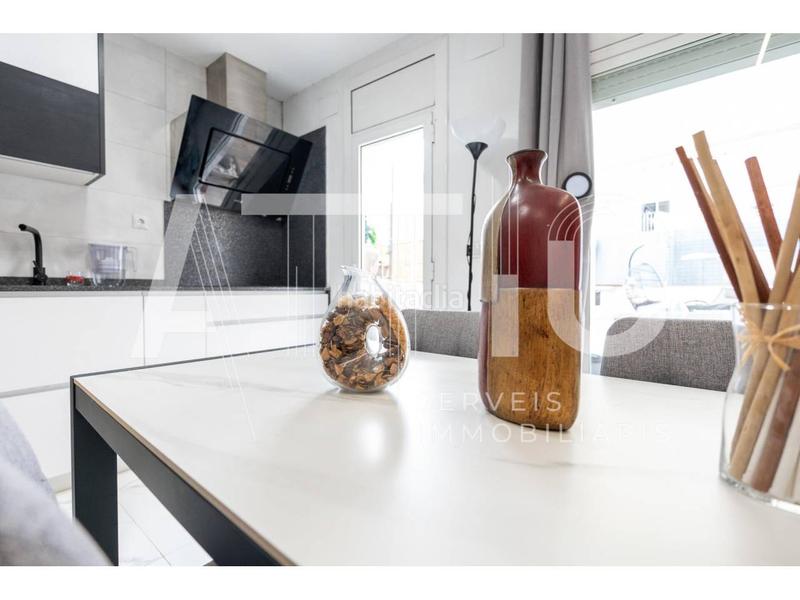 Foto 4d7fa706-a486-4723-9eeb-b50f404a782b. Casa  en venta en la Creu de Barberàrománica con espectacular garaje, 3 habitaciones y 3 terrazas en Sabadell