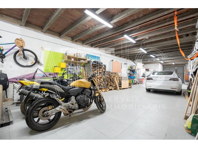 Foto e83e23ab-580c-41d1-9688-bf2216fed8a5. Casa  en venta en la Creu de Barberàrománica con espectacular garaje, 3 habitaciones y 3 terrazas en Sabadell