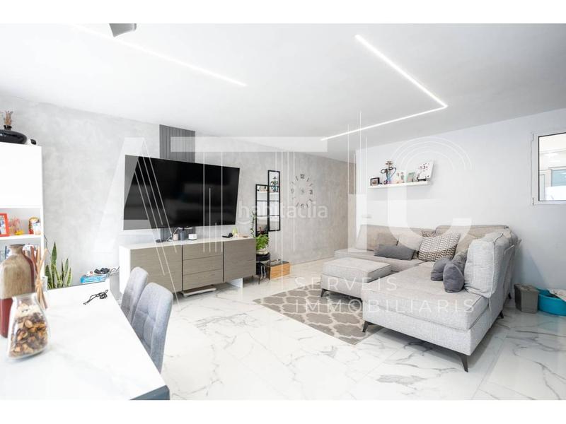 Foto fba3702d-bb84-4c7b-8f9c-59921c3dfc0c. Casa  en venta en la Creu de Barberàrománica con espectacular garaje, 3 habitaciones y 3 terrazas en Sabadell