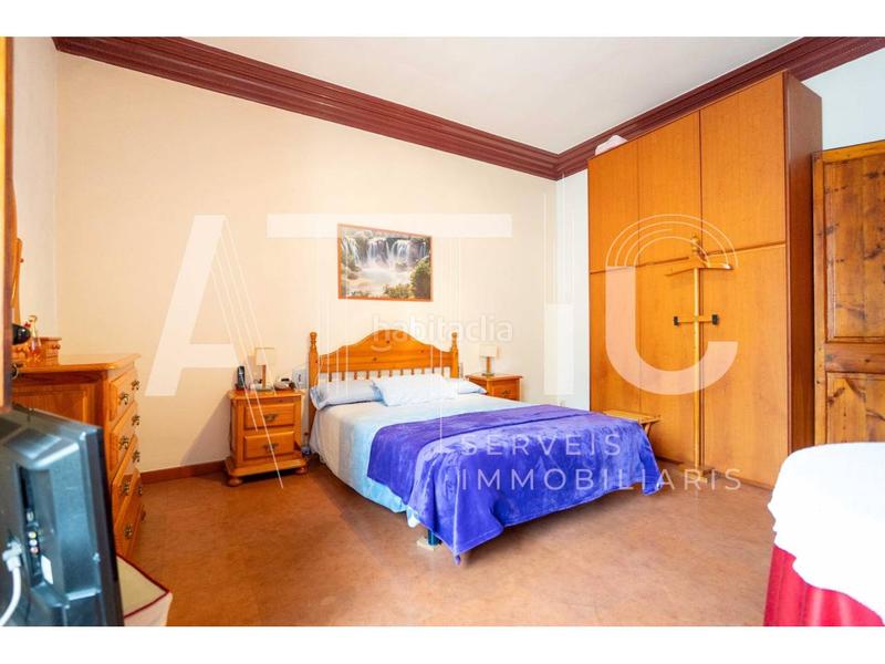 Foto 1264ac17-86da-497f-a8bb-a26d4baabe70. Chalet mit parking in Centre Sabadell