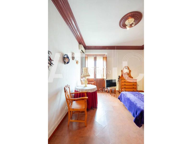 Foto 35947fde-4179-4311-ab4f-9575a4cda26a. Chalet mit parking in Centre Sabadell