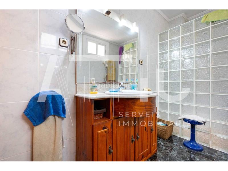 Foto 4c8eaadf-7b97-49e8-9e05-79cbdb8bf0f0. Chalet mit parking in Centre Sabadell