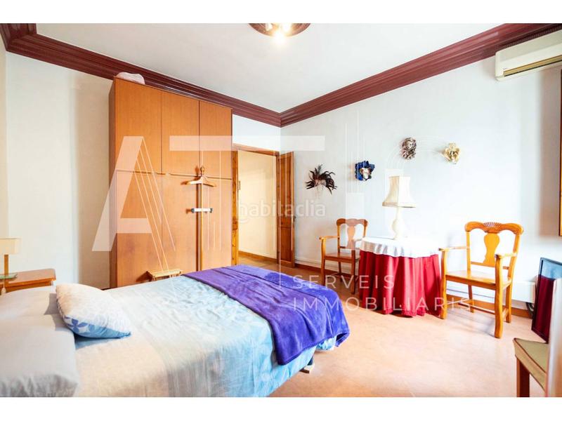 Foto 8a29f24e-0b08-42f4-970b-5ab532f35805. Chalet mit parking in Centre Sabadell