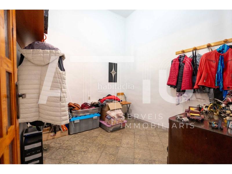 Foto 93f3b14a-5a36-4286-b93d-cef743dc58a6. Chalet mit parking in Centre Sabadell