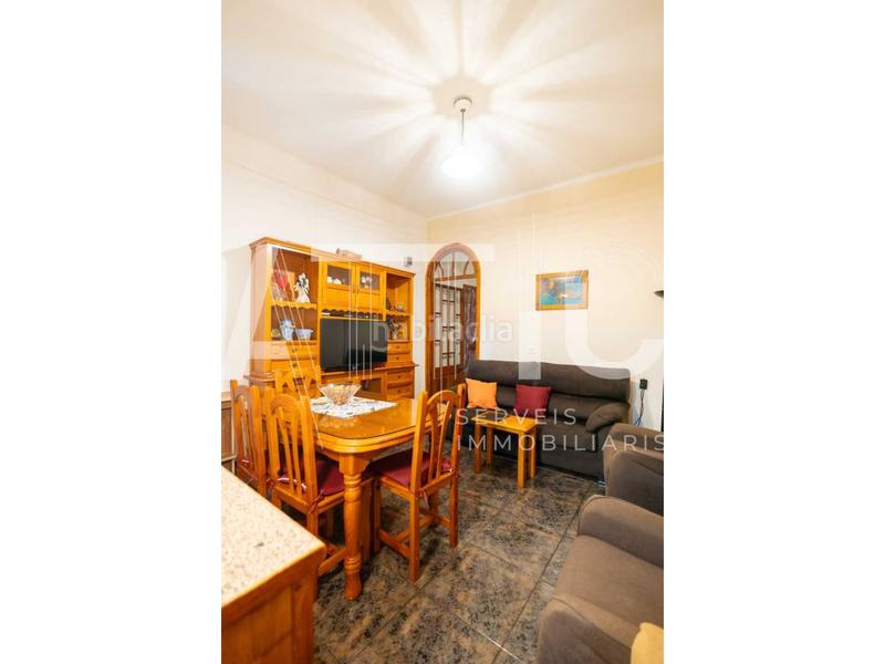 Foto c71fdbde-4d04-4f5a-965a-6c5b2529e4a6. Chalet mit parking in Centre Sabadell