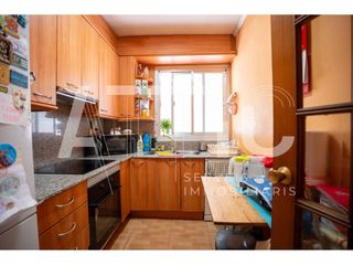Pis  Calle valencia. Planta baja de 3 habitaciones a 142.000!!!