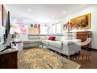 Casa  Calle santander. Casa en venta en terrassa, completamente reformada, 3 habitacion