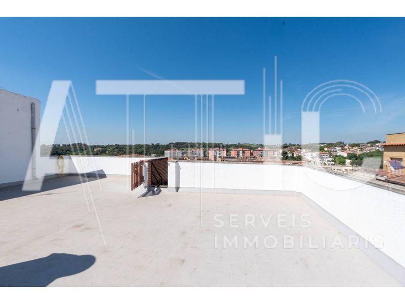 Foto fe1f2497-c487-470e-9cc1-5c5bde937c3b. Àtic amb calefacció aparcament a Polinyà